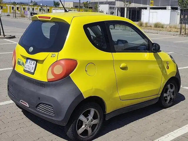 ZhiDou D1 in a car park